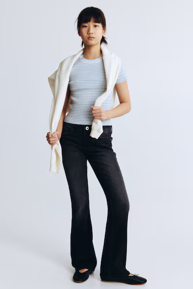 Джинсы с расклешенными штанинами- Заказать в России