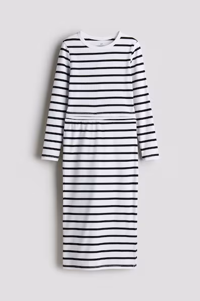 Комплект из рубчатой свитерки и юбки