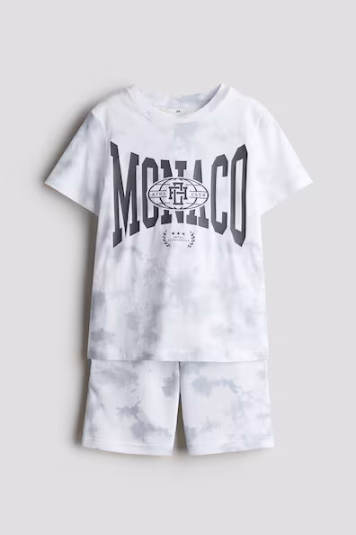 Комплект футболки и спортивных шорт- Заказать в России