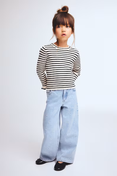 Джинсы с широкими брючинами в светло-синем цвете с сердечками- Заказать в России