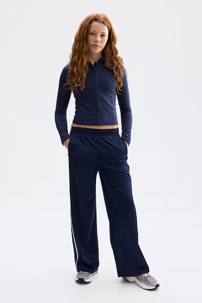 Спортивная куртка с капюшоном и молнией- Заказать в России