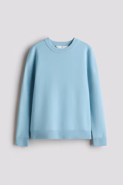 Свитер из тонкой вязаной ткани