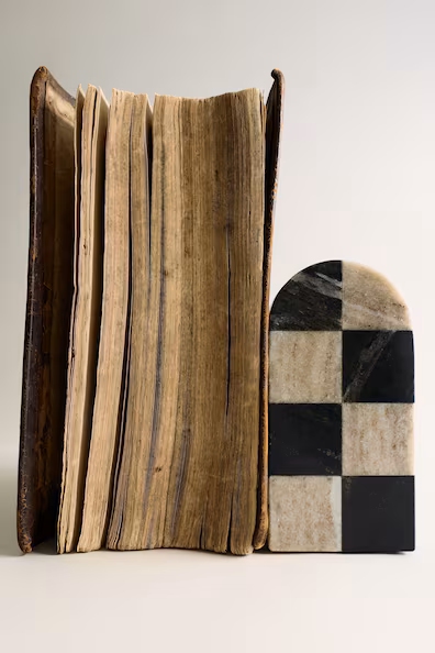 Подставка для книг из мрамора- Заказать в России