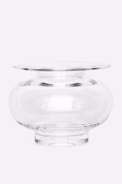 Стеклянная ваза высотой 17 см