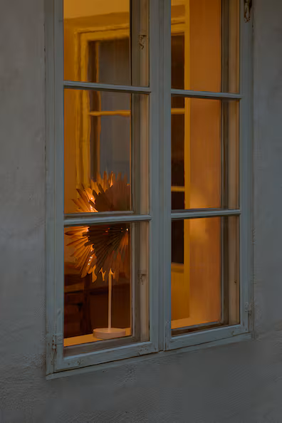 Настольная лампа из бумаги и металла