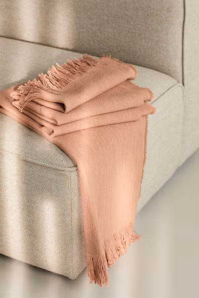 Плед из ткани с эффектом меланж с бахромой