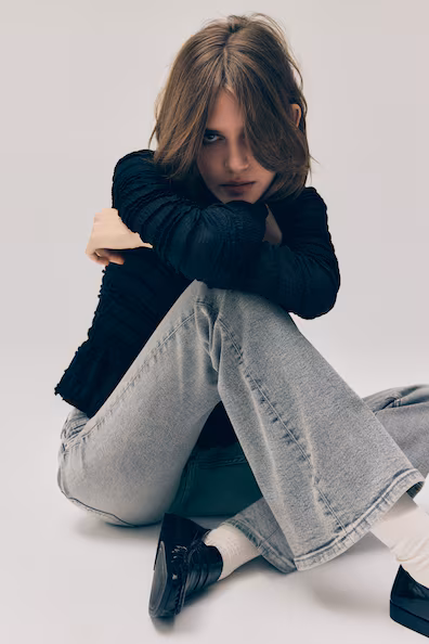 Джинсы с расклешенным низом- Заказать в России