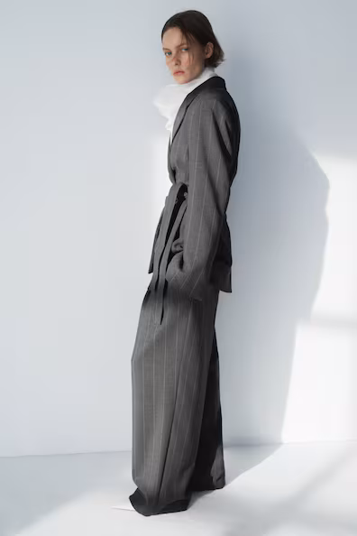 Классические брюки в темно-сером/полосатом исполнении- Заказать в России