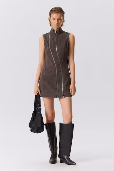 Облегающее мини-платье с застежкой