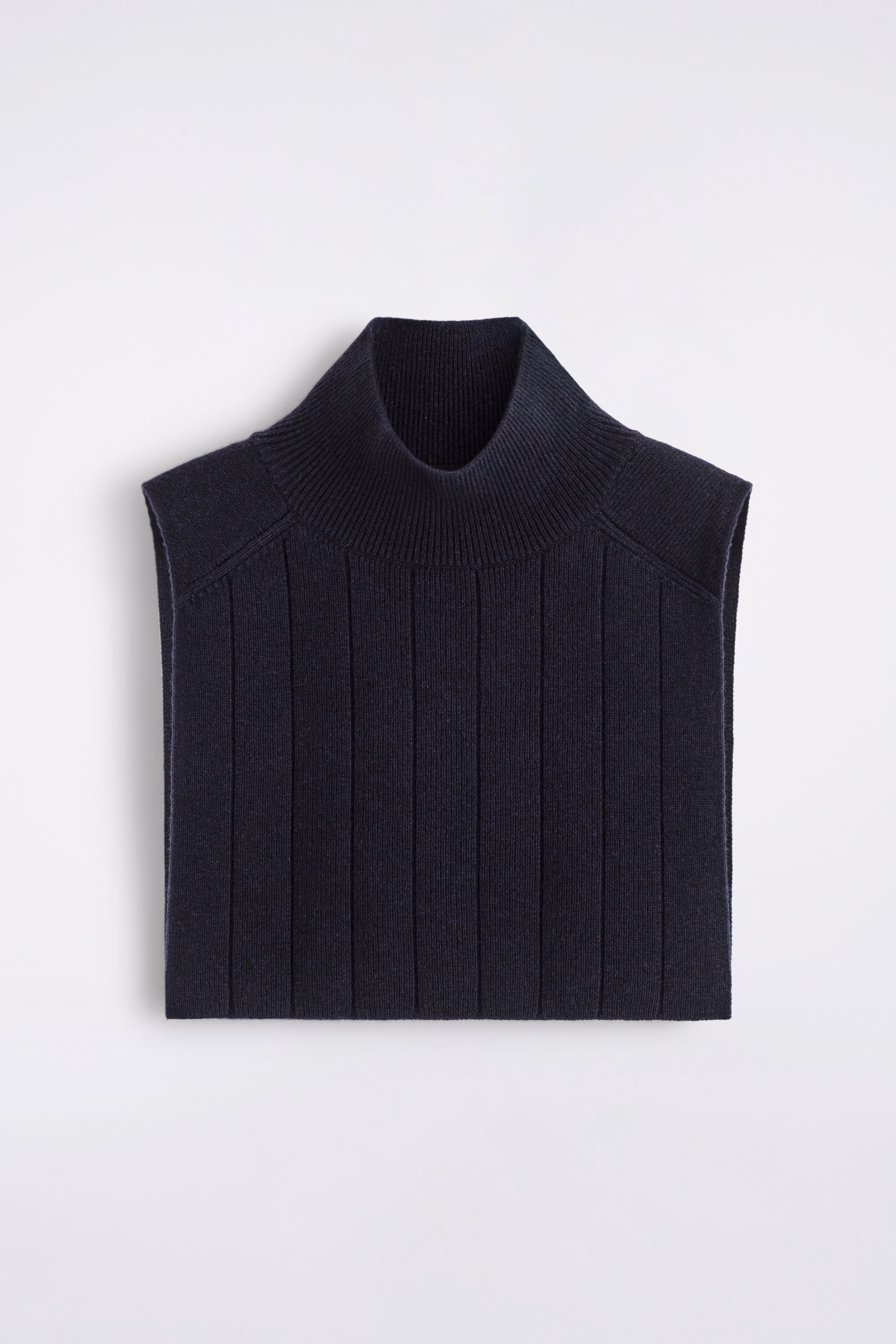 Жилет из якской шерсти с высоким воротником