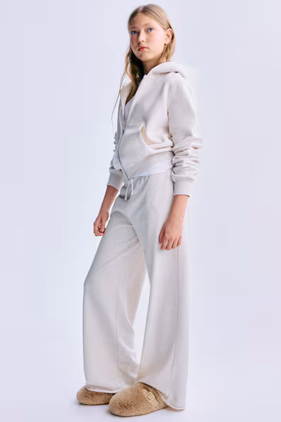 Спортивные брюки с широкими ногами- Заказать в России