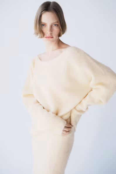 Свитер из смеси альпаки с открытыми плечами