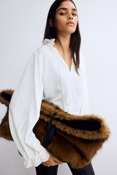 Блузка с оборками- Заказать в России