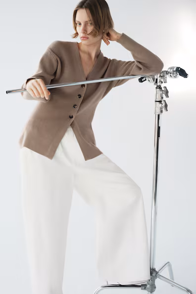 Облегающий свитер из легкой ткани