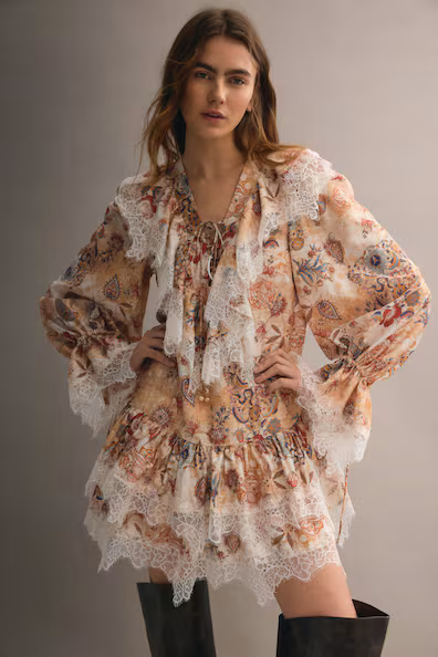 Платье с отделкой кружевом- Заказать в России