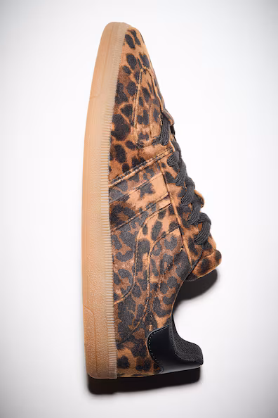 Кроссовки- Заказать в России