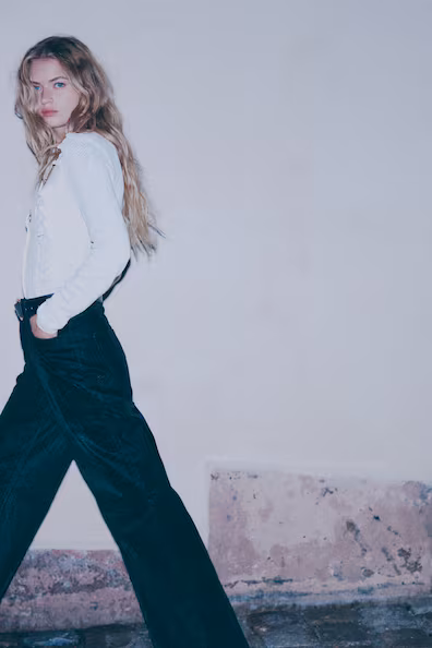 Широкие ультравысокие джинсы с флокированным узором- Заказать в России