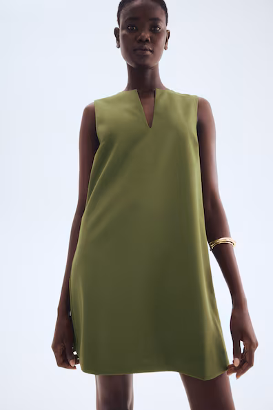 Платье-футляр из серо-белого твида