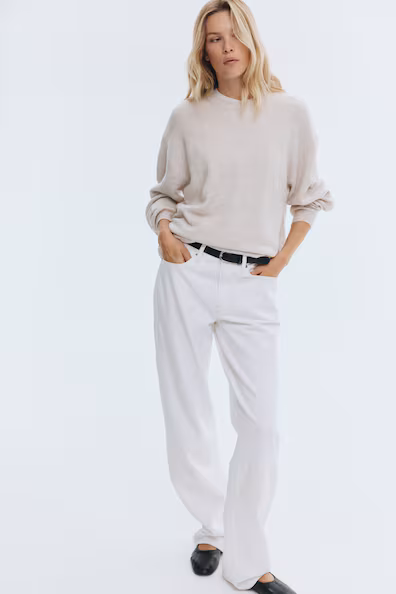 Свитер из легкой ткани