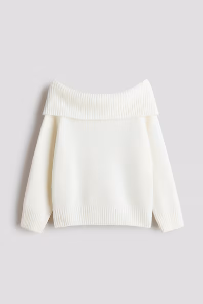 Свитер с открытыми плечами