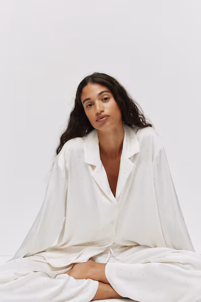 Пижамная рубашка из украшенного атласа