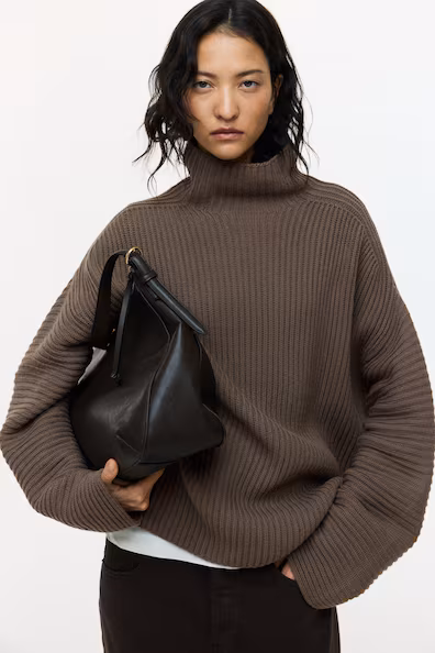 Вязаный свитер в рубчик из шерстяной смеси- Заказать в России