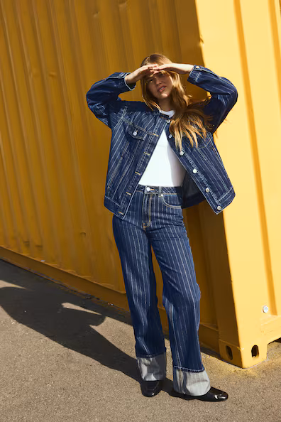 Джинсы широкие с ультравысокой посадкой и подворотами