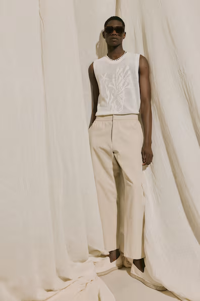 Брюки из хлопкового саржевого микса свободного кроя- Заказать в России