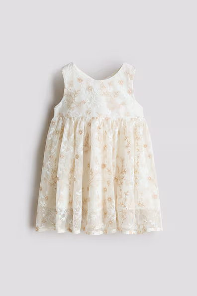 Платье из вышитого фатина