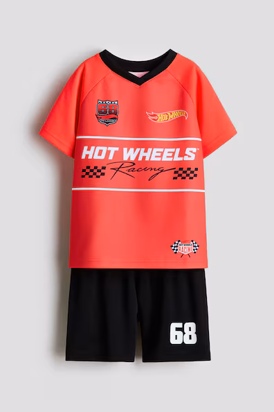 Комплект футболки и шорт- Заказать в России