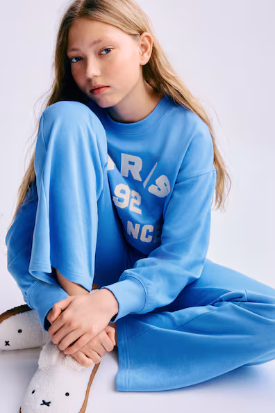 Костюм из свитшота и брюк