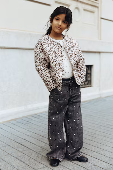 Джинсы с широкими ногами и узорами