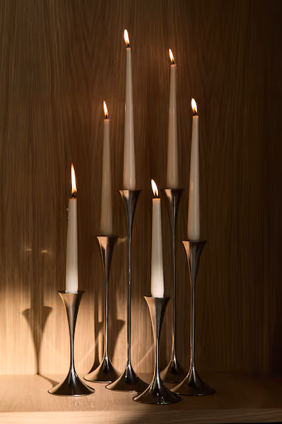 Большая свеча в металлическом подсвечнике- Заказать в России