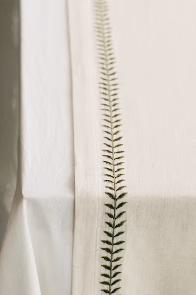 Скатерть с вышивкой из смесового льна- Заказать в России