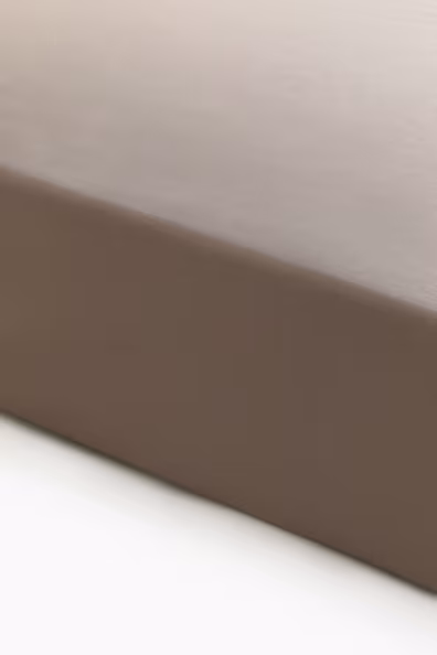 Простыня на резинке из атласа