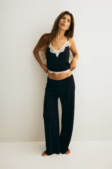 Пижама в рубчике с кружевными отделками- Заказать в России