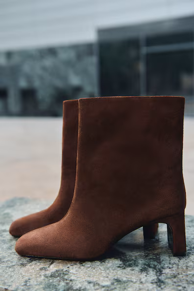 Ботинки из замши на высоком каблуке- Заказать в России