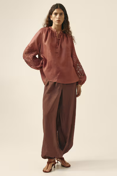 Блуза из льна с английской вышивкой- Заказать в России