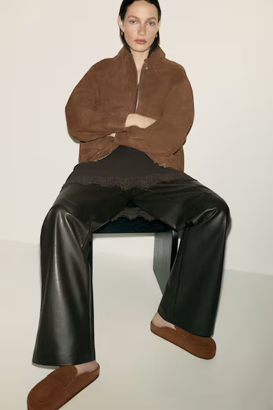 Туфли-лоферы без каблука из кожи