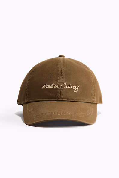 Бейсболка из хлопкового серджа с вышитым узором- Заказать в России