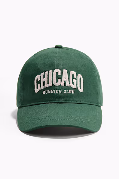 Бейсболка из саржи с вышитым узором