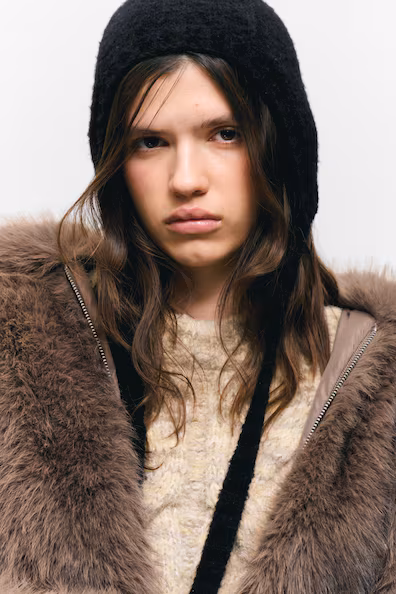 Шапка из трикотажа с бантом- Заказать в России