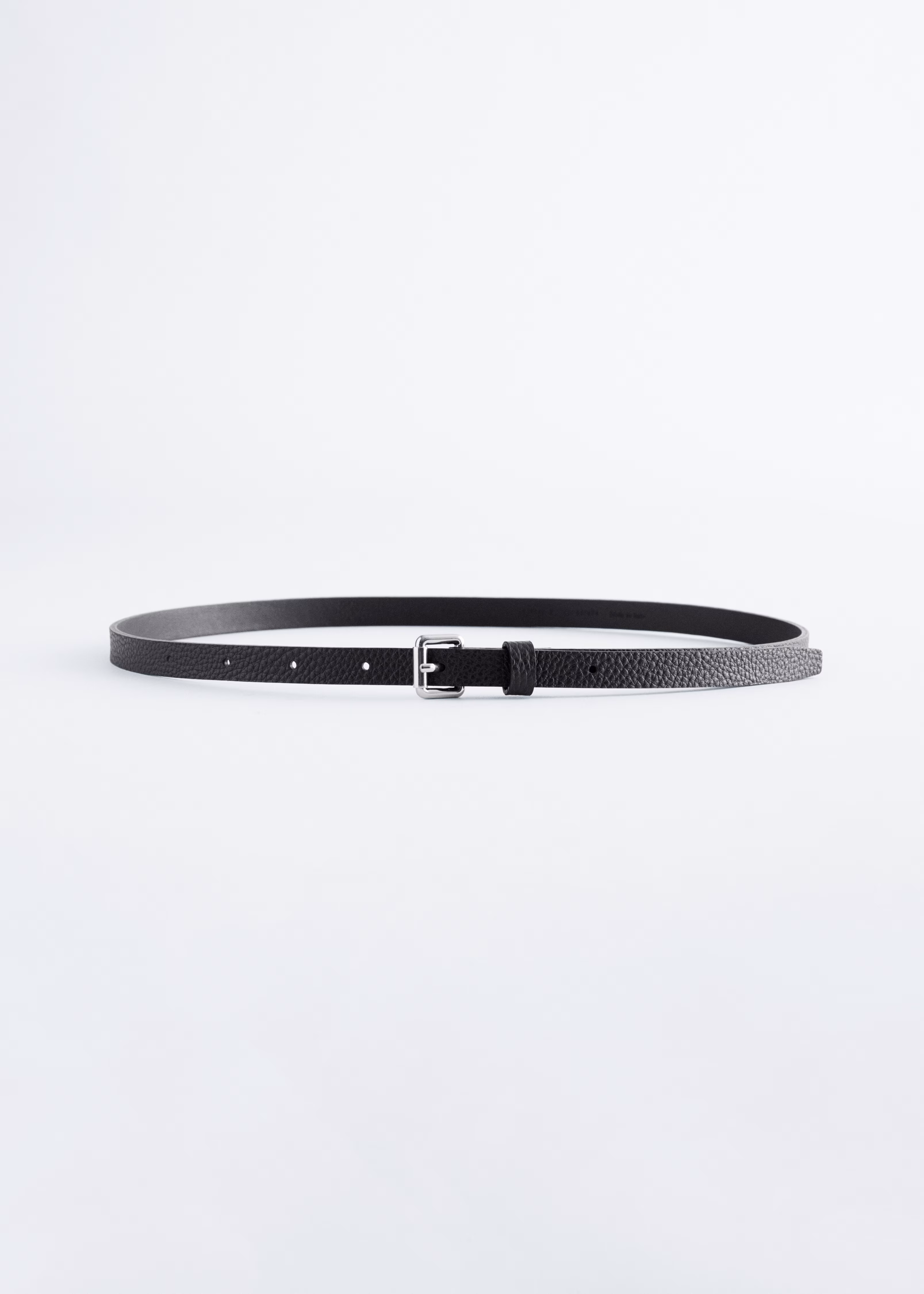 Тонкий кожаный ремень