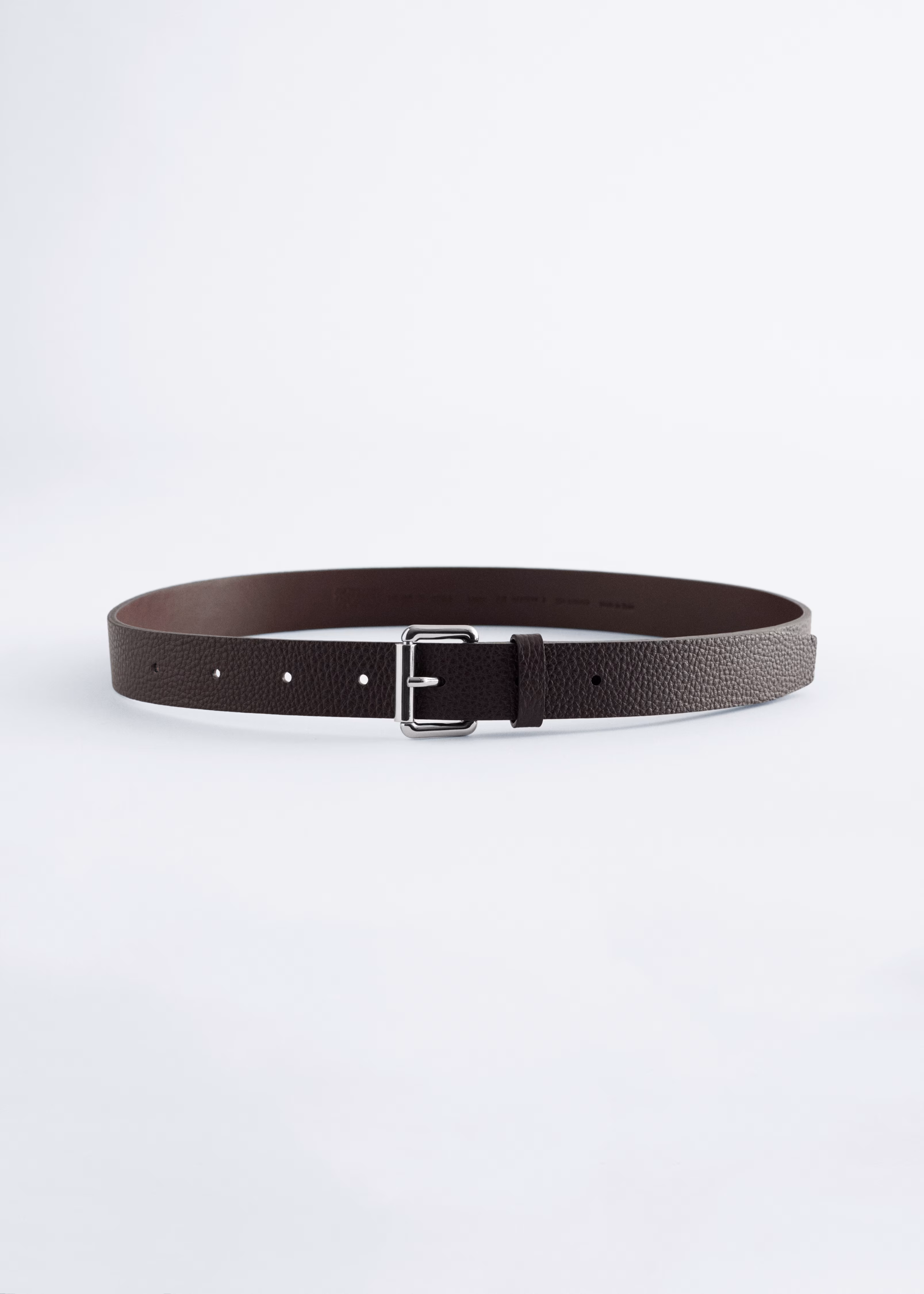 Текстурированный кожаный ремень