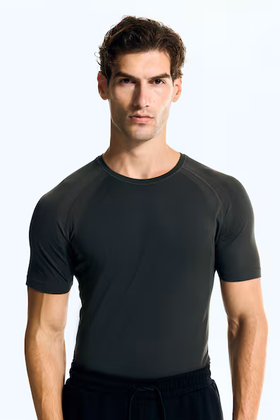 H&M Спортивная футболка с технологией DRYMOVE™ в облегающем силуэте купить с доставкой.