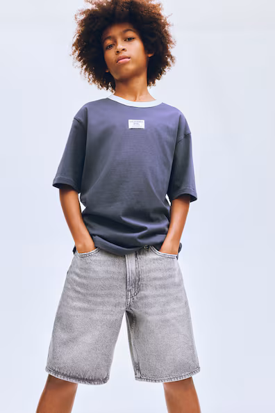 Шорты из джинсовой ткани свободного кроя- Заказать в России