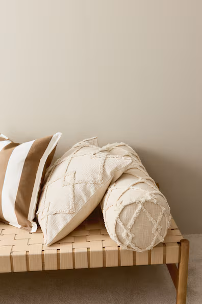 H&M Циліндрична подушка з бавовни з вишивкою