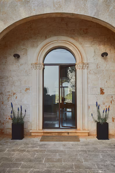 Высокий металлический ваза- Заказать в России