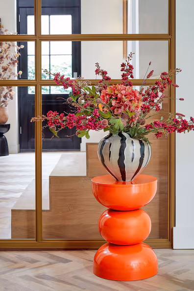 Боковой металлический столик- Заказать в России