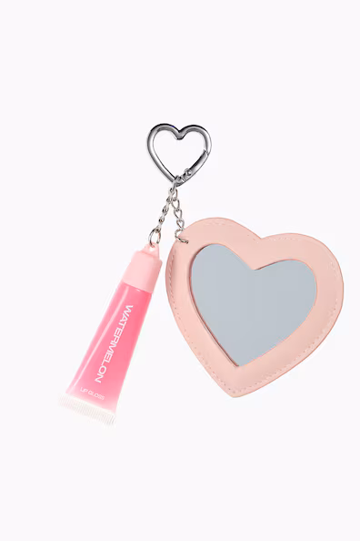 Глянцевая помада с зеркальной подвеской